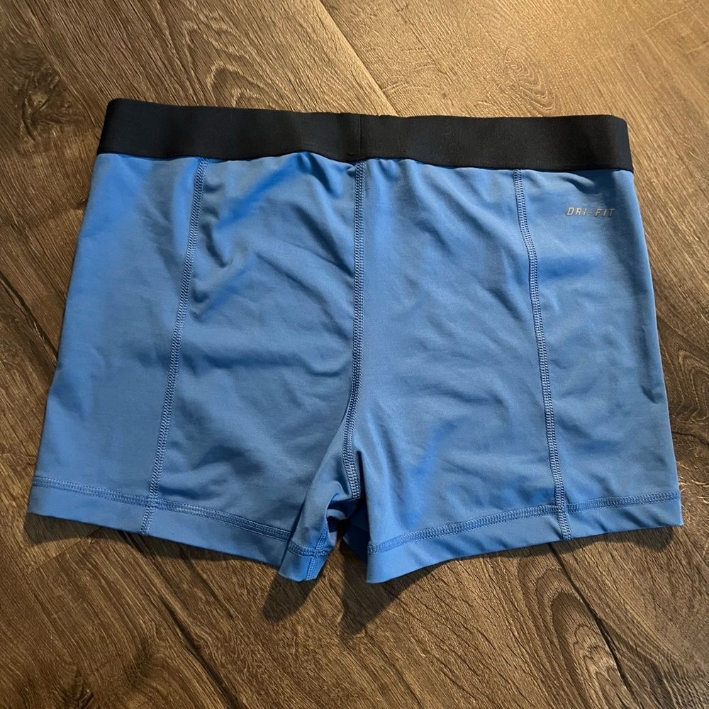 Nike Pro short size L - Picture 2 of 3